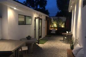 Sunset Park House | Santa Monica studio with private access