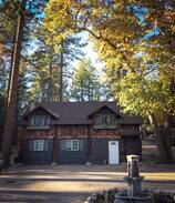 Idyllwild Cabin | The Carriage House at 11 Chimneys / White Door