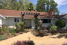 Healdsburg House | The Duck Farm Close to HBG Square