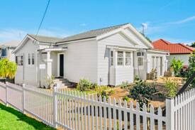 Wollongong CBD House | Cosy Cottage Escape- sundrenched and captivating
