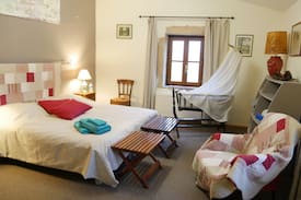 Montmelas-Saint-Sorlin House | Chambres d'hôtes à côté du Château de Montmelas