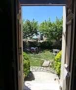 Saint-Andre Apartment | Jardín studio beautiful building close sea Estaque