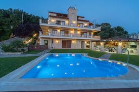 Kaloniktis Apartment | Amazing apt with pool access & Wifi