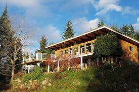 Quathiaski Cove House | Private room in lovely Quadra view house.