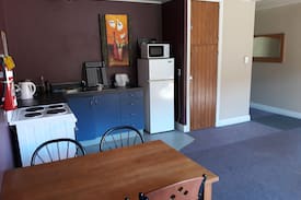 Inangahua Villa | Berlins cafe bar and accommodation