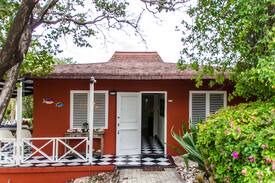 Piscadera House | Charming, comfortable and tropical bungalow.