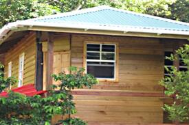 Wotten Waven Cabin | Tia's Cottages: Tree-house with 1 double bed