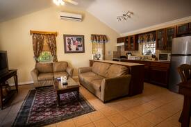 Fort George Cabin | Large PoolView Apartment @ Harbour View Apartments