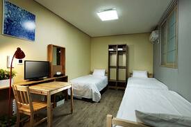 Paldal-gu Apartment | Triple 2 / Family Hotel / Ivy Stay / Suwon