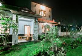Sidomulyo Villa | CASA de GRANADA BATU - FAMILY VILLA + PRIVATE POOL