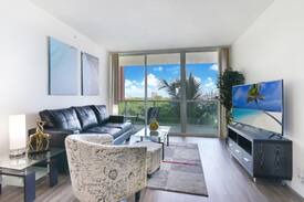 Sunny Isles Beach Apartment | Stunning Location! 2BD Modern Condo w Balcony