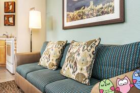Windsor Apartment | Eat, Drink, Pool - Choose the Order -2 Bdrm-Slps 6
