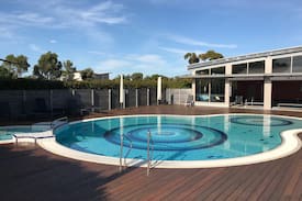 Inverloch House | 🦘 Loch Nest - heated pool, tennis, foxtel, wifi