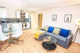 Milton Keynes Apartment | No.1 MOST STUNNING MK Centre Apt. Free Parking