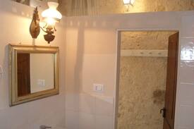 Sale San Giovanni House | Suite Glicine - Casale dei Conti
