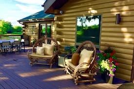 Elkhorn House | The Retreat: 5 Acre Log Cabin