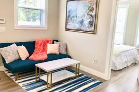 White Rock House | New Modern 2 Bedroom Suite near White Rock Beach