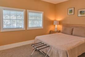 Downtown Dunedin Apartment | PLANTATION · Plantation MERANOVA APT B&B POOL MAIN st DUNEDIN!