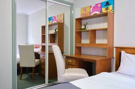 Mill Park House | King Bed Lux Room with FREE WIFI and PARKING