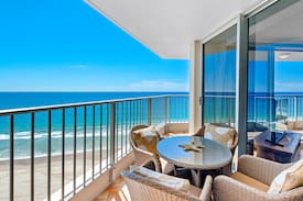 Gold Coast Apartment | Beachside Tower - right on the beach!