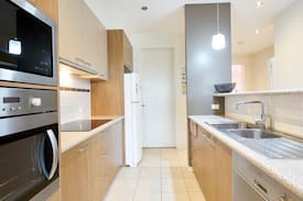 Inverloch House | 🦘 Loch Nest - heated pool, tennis, foxtel, wifi