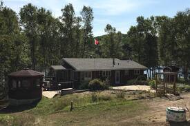 Unorganized Thunder Bay District Cabin | 3 bdrm beachfront getaway @ gorgeous Hawkeye lake!