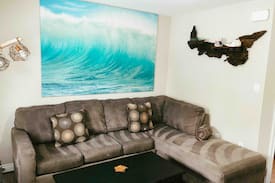 Queens Square Apartment | Pura Vida Beach House - Surf Break- APT - Downtown