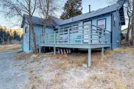 June Lake Cabin | Rustic, cozy "dog-friendly" cabin in downtown June Lake.