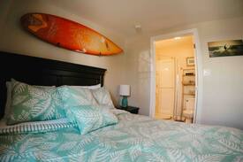 Queens Square Apartment | Pura Vida Beach House - Surf Break- APT - Downtown