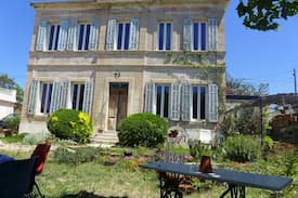 Saint-Andre Apartment | Jardín studio beautiful building close sea Estaque