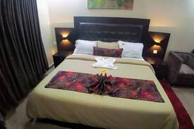 Ikoyi Hotel | The Lodge by Kabachi - Standard Room