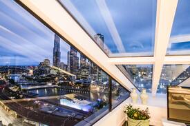 Melbourne Central Business District Apartment | 【Melbourne Spaceship Penthouse】ONE OF A KIND VIEW