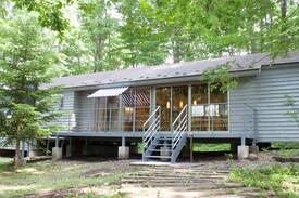 Higashiagatsuma Cabin | 2000坪の自然に囲まれたﾘｿﾞｰﾄｺﾃｰｼﾞ｢森のﾃｰﾌﾞﾙ｣