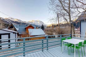 June Lake Cabin | Rustic, cozy "dog-friendly" cabin in downtown June Lake.