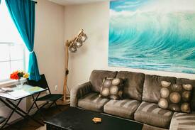 Queens Square Apartment | Pura Vida Beach House - Surf Break- APT - Downtown