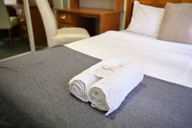 Mill Park House | King Bed Lux Room with FREE WIFI and PARKING