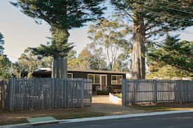 Somers House | Tasman Cottage - Somers Beach Shack with Fireplace