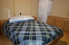 Coronation House | Suitable for Workers and Hunters!