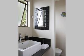 Tryphena Cabin | Unit Two, Tipi and Bob's Waterfront Lodge