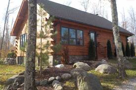 Iron River House | Spacious and Rustic Cabin In Michigan