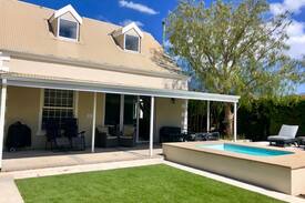 Franschhoek House | Franschhoek cottage views and pool