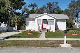 Sebring House | Chill and Relax at the Little White House