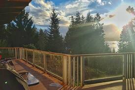 Quathiaski Cove House | Private room in lovely Quadra view house.