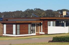 Kalimna House | 34McCue - Large, Modern +PETS! Up to 12 guests!