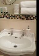 Oldbury Bed & Breakfast | Haya Guest House