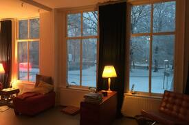 Stationsbuurt House | House in city centre of Haarlem. Suitable for families. Beautiful view on a park, at 2 minutes walk from the station and a 20 minute hike to the beach. Suitable for families With children (age:3+) No groups, no parties,
