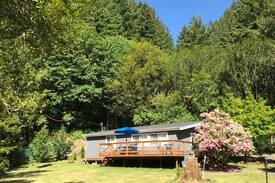 Scottsburg Cabin | Umpqua River cabin with dock. Swim, Fish, Relax!