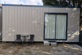 Goulburn Cabin | Willows Caravan Park Self contained New Cabin