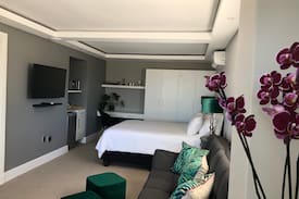Port Elizabeth House | La Vue - Studio room