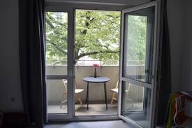 Friedrichshain-Kreuzberg Apartment | Bright Parkside Kreuzberg Hub